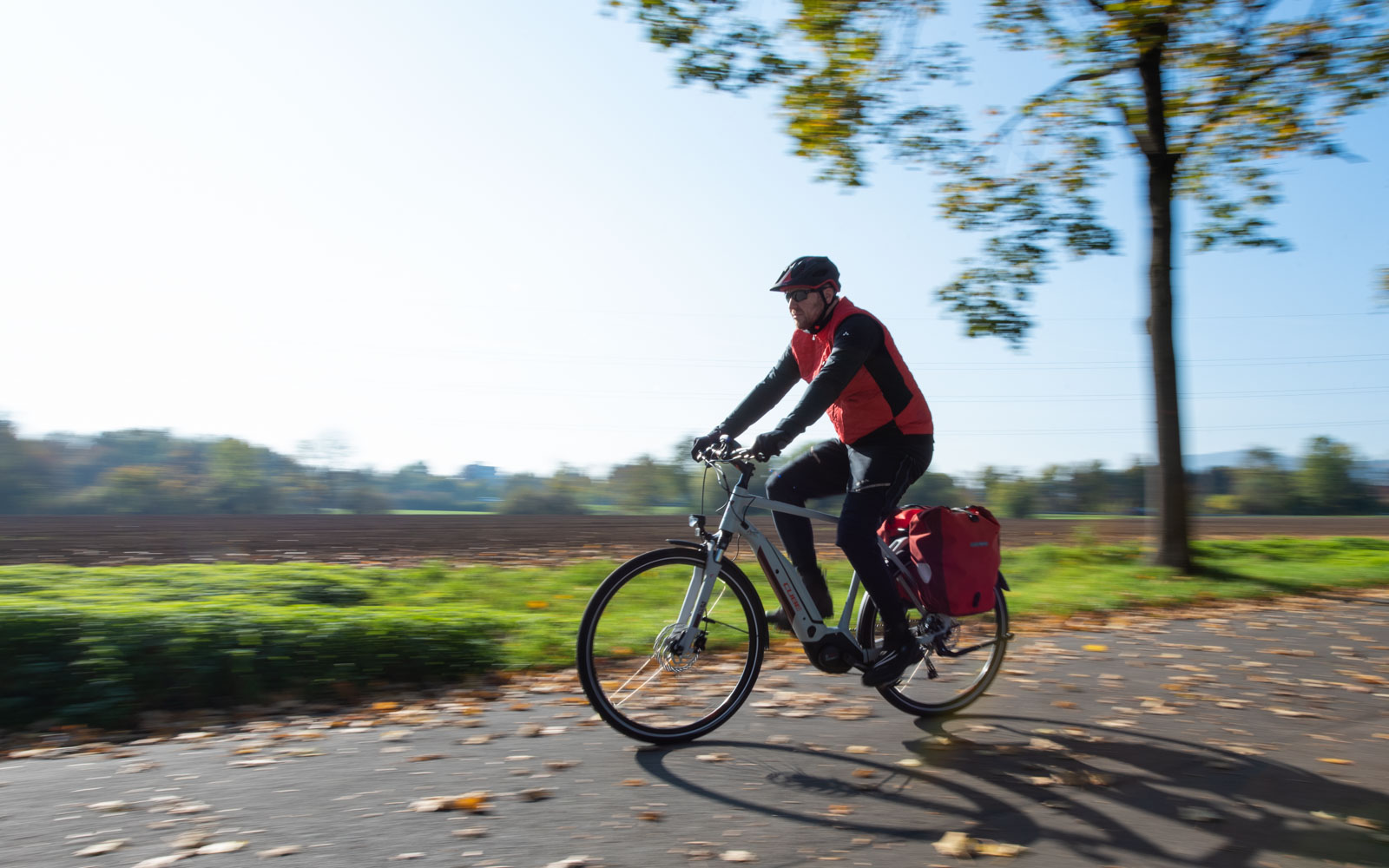 Cube Touring Hybrid on Tour